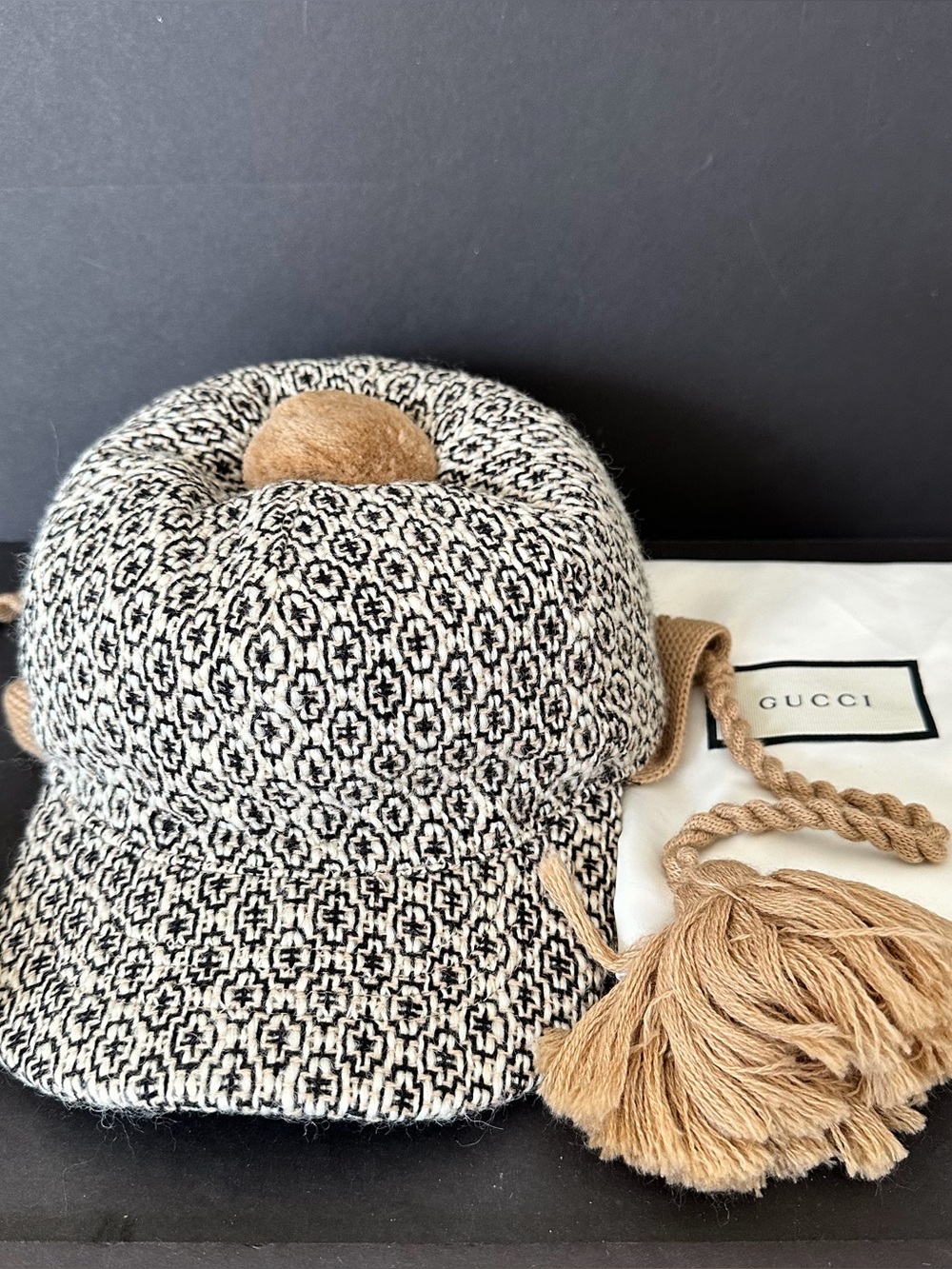 Gucci Mens Peruviano Tapestry Ear Flap Tasselled Cap in Beige